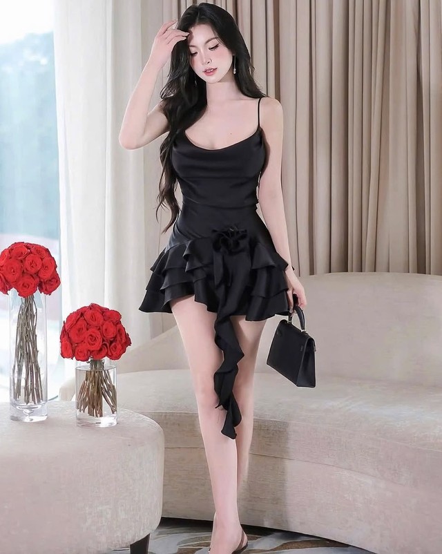 3 mẫu váy ngắn hoàn hảo cho bãi biển và dạo phố- Ảnh 5. 3 mẫu váy ngắn hoàn hảo cho bãi biển và dạo phố- Ảnh 5.