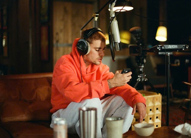 Justin Bieber đang nợ quản lý cũ Scooter Braun hàng triệu đô - Ảnh 2.