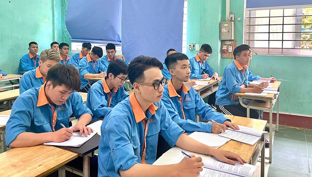 Bỏ khái niệm trường trung cấp: Bằng trung học nghề bình đẳng với THPT? Bỏ khái niệm trường trung cấp: Bằng trung học nghề bình đẳng với THPT?