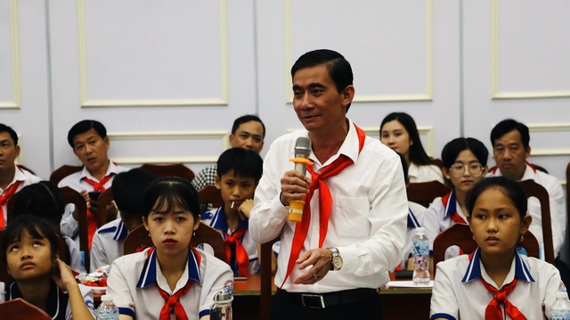 Thiếu nhi Cà Mau chất vấn sữa giả, thuốc lá điện tử,"lỗ hổng" không gian mạng - Ảnh 3.