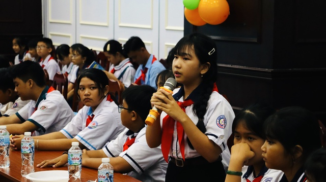 Thiếu nhi Cà Mau chất vấn lãnh đạo tỉnh về sữa giả, thuốc lá điện tử Thiếu nhi Cà Mau chất vấn lãnh đạo tỉnh về sữa giả, thuốc lá điện tử