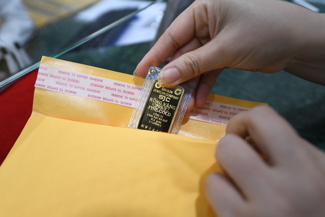 Gi&aacute; v&agrave;ng h&ocirc;m nay 28.4.2026: Lỗ ngay 2 - 2,5 triệu đồng/lượng sau khi mua- Ảnh 1.