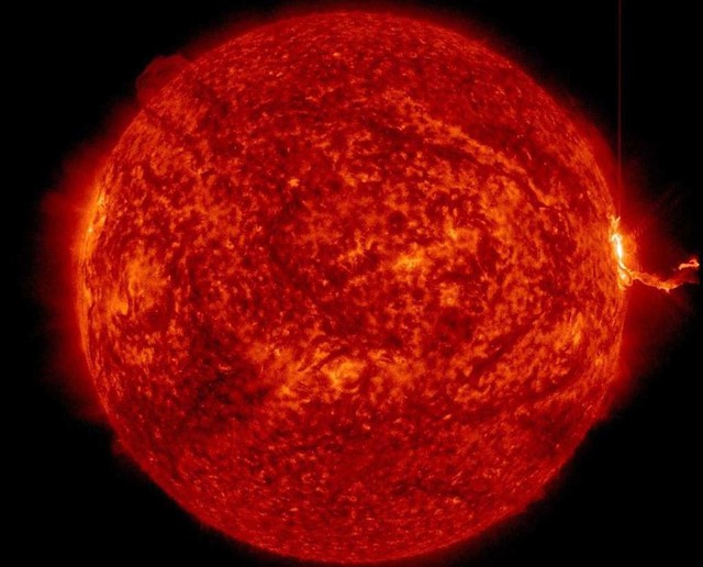 Bão mặt trời mạnh gây gián đoạn tín hiệu viễn thông trên toàn cầu - Ảnh 1.