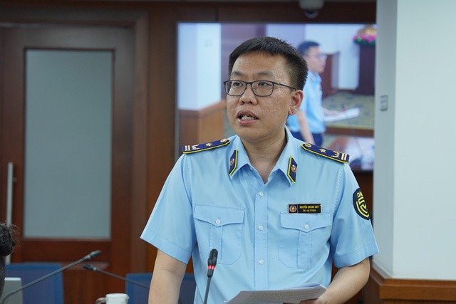 TP.HCM truy quét thực phẩm bẩn: 50 tấn nội tạng, 18.200 chai bia lậu bị phát hiện TP.HCM truy quét thực phẩm bẩn: 50 tấn nội tạng, 18.200 chai bia lậu bị phát hiện