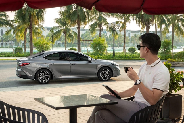 Toyota Camry thế hệ mới: Tối ưu hóa trải nghiệm lái xe cho doanh nhân Việt Toyota Camry thế hệ mới: Tối ưu hóa trải nghiệm lái xe cho doanh nhân Việt - Ảnh 1.