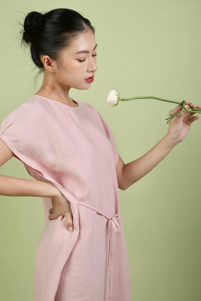 Trang phục đẹp nhất ngày nắng là váy không tay Trang phục đẹp nhất ngày nắng là váy không tay