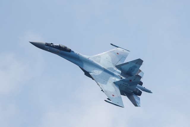 Su - 35 của Nga cản trở t&agrave;u dầu bị Estonia bắt giữ tại biển Baltic - Ảnh 1.