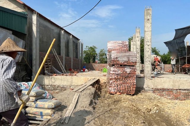 Nhà trái phép mọc nhan nhản ở vùng rốn lũ Hà Nội- Ảnh 1.