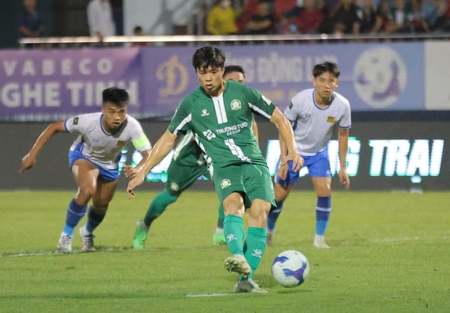 Công Phượng chứng minh giá trị: Trận PVF-CAND chạm trán Bình Phước cực hay! Công Phượng chứng minh giá trị: Trận PVF-CAND chạm trán Bình Phước cực hay!