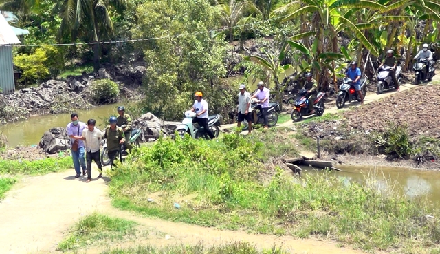 Cà Mau: Bắt 2 nghi phạm cướp giật tài sản của người đi đường Cà Mau: Bắt 2 nghi phạm cướp giật tài sản của người đi đường