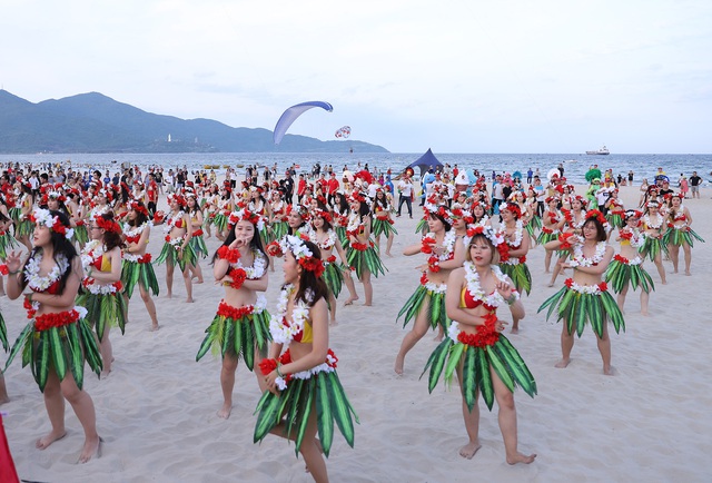 Flashmob bikini, zumba và đồng diễn yoga ở lễ hội Tận hưởng Đà Nẵng- Ảnh 2. Flashmob bikini, zumba và đồng diễn yoga ở lễ hội Tận hưởng Đà Nẵng- Ảnh 2.