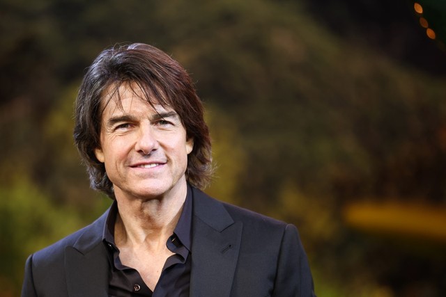 Người tình trẻ hơn Tom Cruise 25 tuổi chưa muốn tiến xa chuyện tình cảm - Ảnh 2.