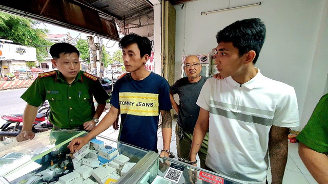 Đắk Lắk: Bắt 2 đối tượng khống chế người dân cướp tài sản Đắk Lắk: Bắt 2 đối tượng khống chế người dân cướp tài sản