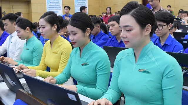 Olympic tiếng Anh 2025: Cán bộ trẻ Việt Nam vươn ra thế giới - Ảnh 2. Olympic tiếng Anh 2025: Cán bộ trẻ Việt Nam vươn ra thế giới - Ảnh 2.