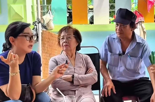 Showbiz 15.5: Nghệ sĩ cải lương Tuấn Cường làm bảo vệ mưu sinh; Hồng Đào đính chính Showbiz 15.5: Nghệ sĩ cải lương Tuấn Cường làm bảo vệ mưu sinh; Hồng Đào đính chính
