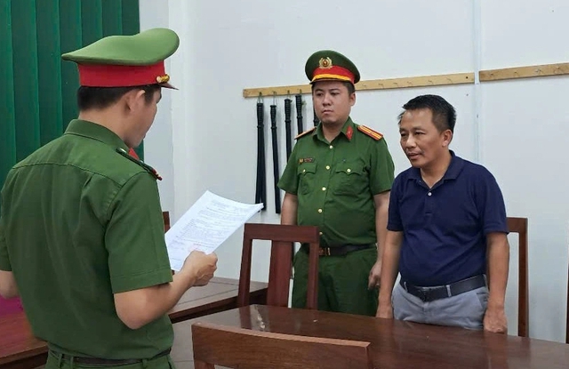 Một giám đốc bị đại gia Khoa ‘gỗ’ lừa chạy án trong phi vụ triệu đô Một giám đốc bị đại gia Khoa ‘gỗ’ lừa chạy án trong phi vụ triệu đô