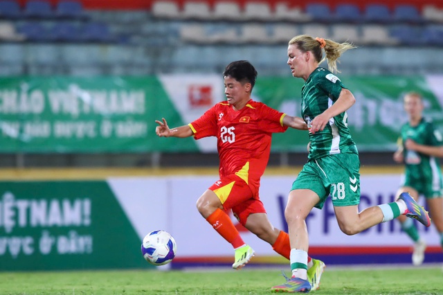 Đội tuyển nữ Việt Nam thua đậm Werder Bremen: Ghi được bàn, có bài học quý- Ảnh 2. Đội tuyển nữ Việt Nam thua đậm Werder Bremen: Ghi được bàn, có bài học quý- Ảnh 2.
