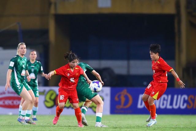 Đội tuyển nữ Việt Nam thua đậm Werder Bremen: Ghi được bàn, có bài học quý Đội tuyển nữ Việt Nam thua đậm Werder Bremen: Ghi được bàn, có bài học quý