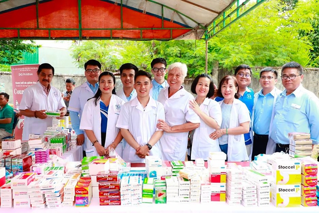 Mang y tế về biên giới - DHG Pharma tiên phong chăm sóc sức khỏe cộng đồng- Ảnh 2. Mang y tế về biên giới - DHG Pharma tiên phong chăm sóc sức khỏe cộng đồng- Ảnh 2.