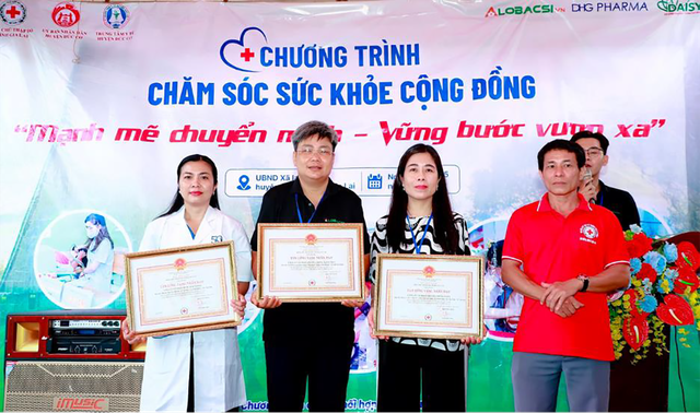 Mang y tế về biên giới - DHG Pharma tiên phong chăm sóc sức khỏe cộng đồng- Ảnh 5. Mang y tế về biên giới - DHG Pharma tiên phong chăm sóc sức khỏe cộng đồng- Ảnh 5.
