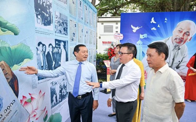 Báo Nhân Dân khai mạc triển lãm kỷ niệm 135 năm Ngày sinh Chủ tịch Hồ Chí Minh Báo Nhân Dân khai mạc triển lãm kỷ niệm 135 năm Ngày sinh Chủ tịch Hồ Chí Minh