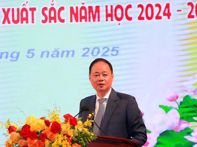 Lâm Đồng tuyên dương học sinh xuất sắc và điển hình tiên tiến ngành Giáo dục - Ảnh 4. Lâm Đồng tuyên dương học sinh xuất sắc và điển hình tiên tiến ngành Giáo dục - Ảnh 4.