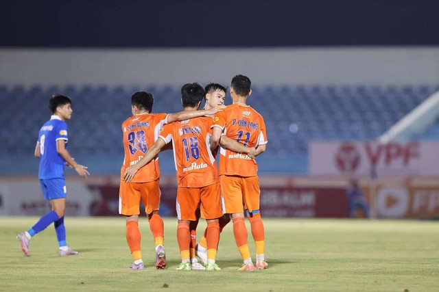 Lịch thi đấu V-League hôm nay: Chờ HAGL hành động, HLV Trần Minh Chiến và nhiệm vụ sống còn Lịch thi đấu V-League hôm nay: Chờ HAGL hành động, HLV Trần Minh Chiến và nhiệm vụ sống còn