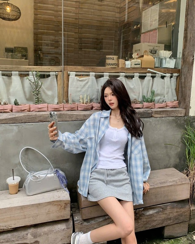 Diện áo khoác sơ mi ngày hè - Ảnh 8.