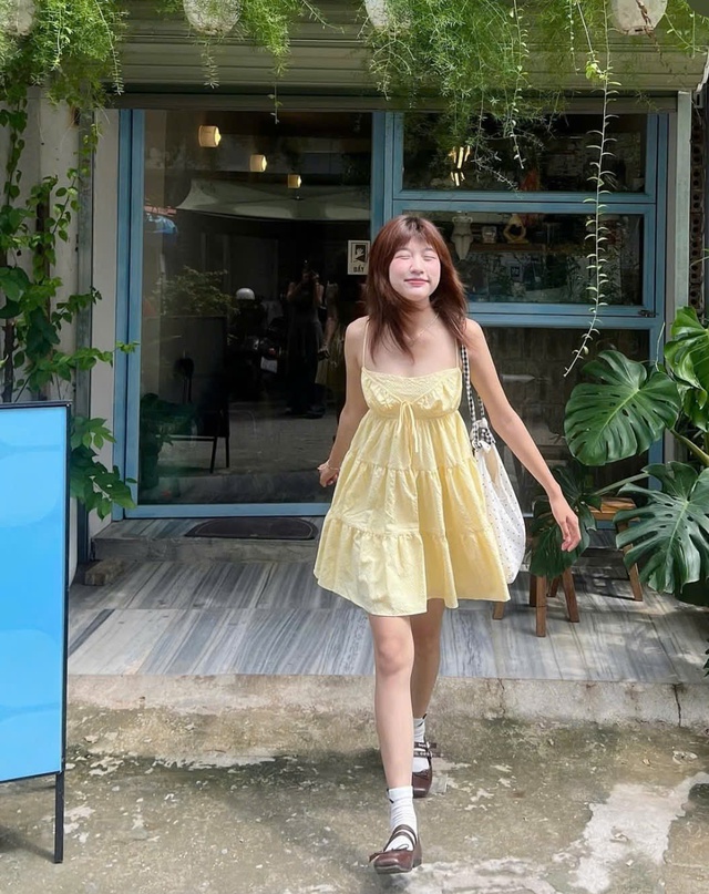 Sắm ngay sắc vàng cho tủ đồ ngày hè thêm bắt mắt- Ảnh 5. Sắm ngay sắc vàng cho tủ đồ ngày hè thêm bắt mắt- Ảnh 5.