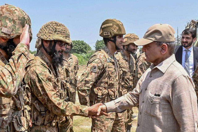Thủ tướng Pakistan thừa nhận căn cứ không quân bị trúng tên lửa Ấn Độ Thủ tướng Pakistan thừa nhận căn cứ không quân bị trúng tên lửa Ấn Độ
