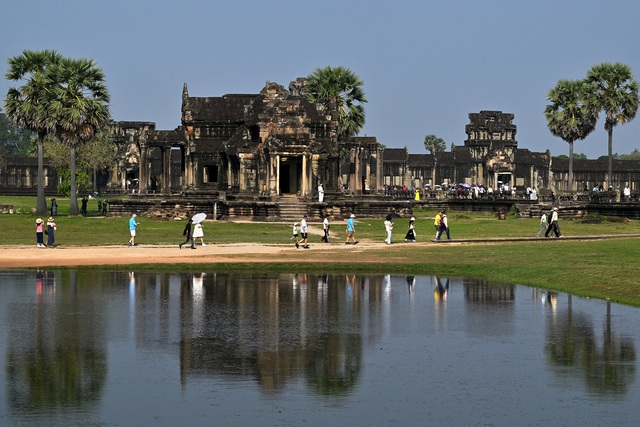 Sét đánh trúng đền Angkor Wat, nhiều du khách bị thương Sét đánh trúng đền Angkor Wat, nhiều du khách bị thương