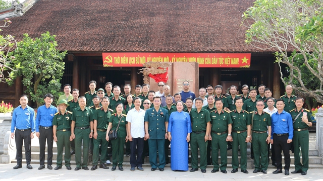 Hội Cựu chiến binh cơ quan T.Ư Đoàn hành trình về nguồn trên quê Bác Hội Cựu chiến binh cơ quan T.Ư Đoàn hành trình về nguồn trên quê Bác