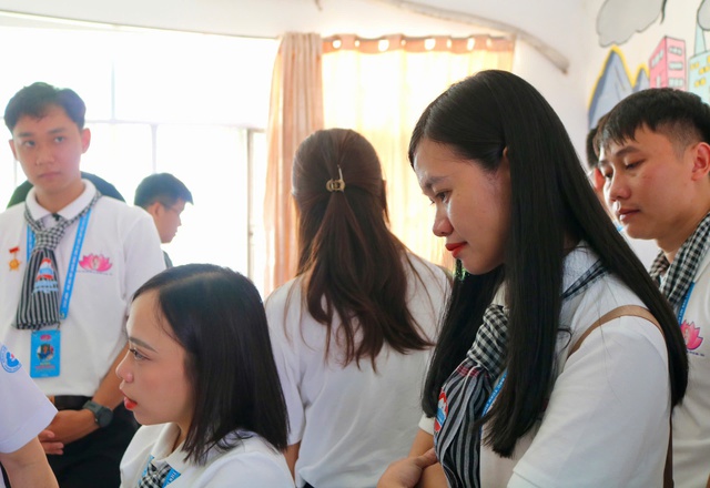 Những giọt nước mắt xúc động trước các mảnh đời kém may mắn Những giọt nước mắt xúc động trước các mảnh đời kém may mắn