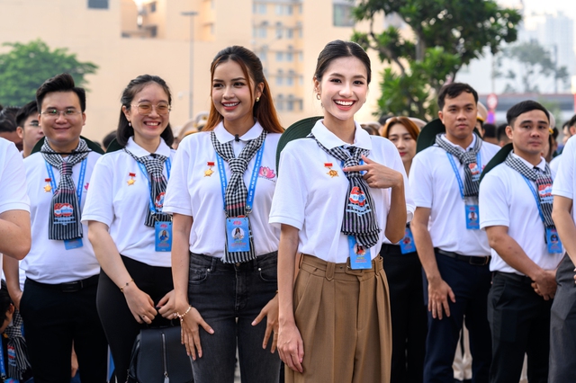 Hoa hậu Nguyễn Thanh Hà được tuyên dương thanh niên làm theo lời Bác - Ảnh 1.