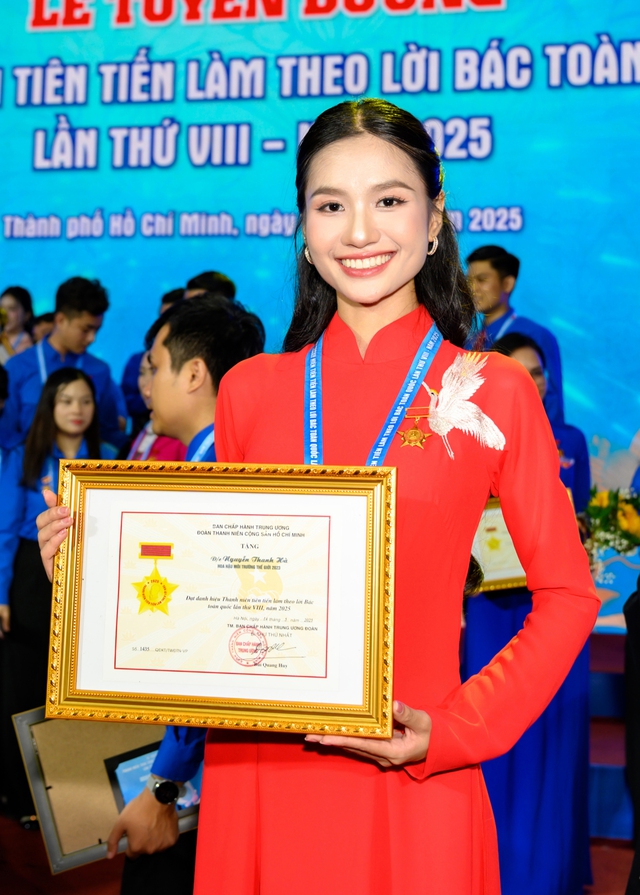 Hoa hậu Nguyễn Thanh Hà được tuyên dương thanh niên làm theo lời Bác - Ảnh 2.