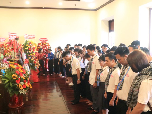 Xúc động về hành trình tìm đường cứu nước của Bác Hồ Xúc động về hành trình tìm đường cứu nước của Bác Hồ