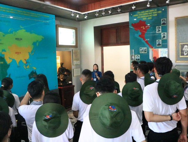 Xúc động về hành trình tìm đường cứu nước của Bác Hồ - Ảnh 3. Xúc động về hành trình tìm đường cứu nước của Bác Hồ - Ảnh 3.