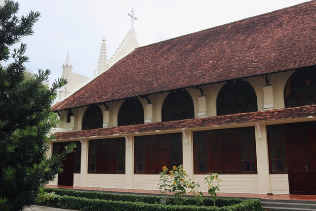 Nhà nguyện Công giáo 158 tuổi ở TP.HCM: Nơi lưu giữ phần mộ 3 giám mục- Ảnh 5. Nhà nguyện Công giáo 158 tuổi ở TP.HCM: Nơi lưu giữ phần mộ 3 giám mục- Ảnh 5.