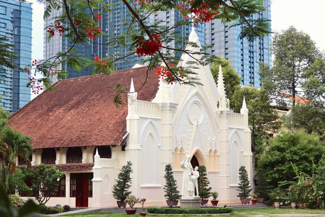 Nhà nguyện Công giáo 158 tuổi ở TP.HCM: Nơi lưu giữ phần mộ 3 giám mục Nhà nguyện Công giáo 158 tuổi ở TP.HCM: Nơi lưu giữ phần mộ 3 giám mục
