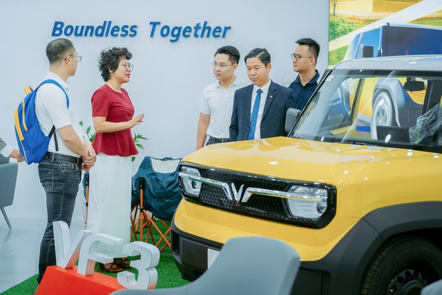 Xanh SM chính thức kết nối tài xế và mở bán 2 mẫu ô tô điện tại Lào Xanh SM chính thức kết nối tài xế và mở bán 2 mẫu ô tô điện tại Lào