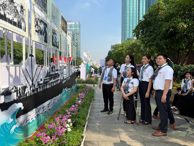 Triển lãm ảnh quý về cuộc đời và sự nghiệp Chủ tịch Hồ Chí Minh Triển lãm ảnh quý về cuộc đời và sự nghiệp Chủ tịch Hồ Chí Minh