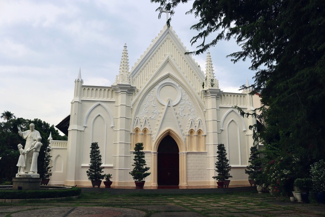 Nhà nguyện Công giáo 158 tuổi ở TP.HCM: Nơi lưu giữ phần mộ 3 giám mục- Ảnh 10. Nhà nguyện Công giáo 158 tuổi ở TP.HCM: Nơi lưu giữ phần mộ 3 giám mục- Ảnh 10.