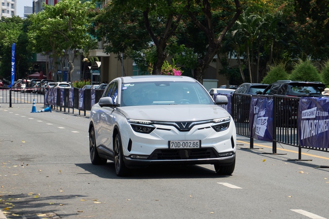 VinFast VF 8 vận hành thế nào trong loạt bài lái thử 'khó nhằn'? - Ảnh 2. VinFast VF 8 vận hành thế nào trong loạt bài lái thử 'khó nhằn'? - Ảnh 2.