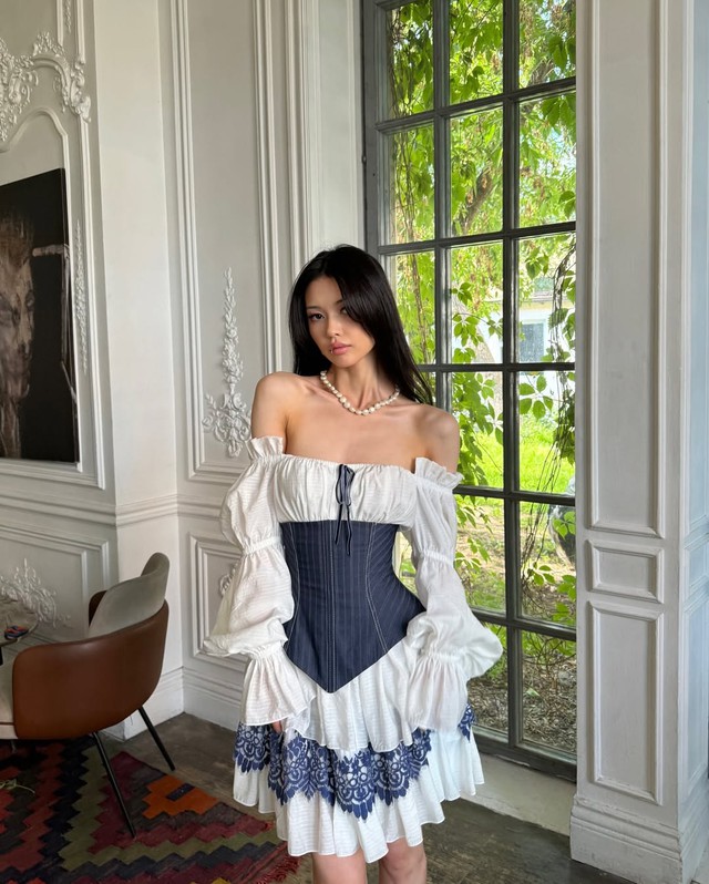 Trẻ trung và năng động với áo corset ngày hè- Ảnh 1. Trẻ trung và năng động với áo corset ngày hè- Ảnh 1.