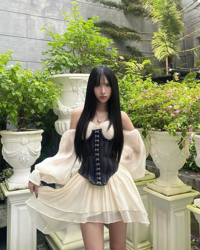 Trẻ trung và năng động với áo corset ngày hè- Ảnh 2. Trẻ trung và năng động với áo corset ngày hè- Ảnh 2.