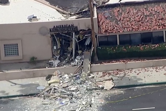 Nổ bom chết người tại phòng khám ở California, FBI cho là 'khủng bố' - Ảnh 2. Nổ bom chết người tại phòng khám ở California, FBI cho là 'khủng bố' - Ảnh 2.
