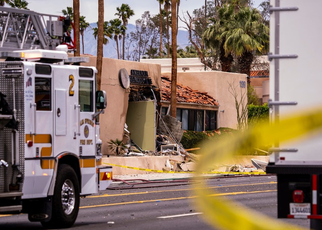 Nổ bom chết người tại phòng khám ở California, FBI cho là 'khủng bố' - Ảnh 4. Nổ bom chết người tại phòng khám ở California, FBI cho là 'khủng bố' - Ảnh 4.