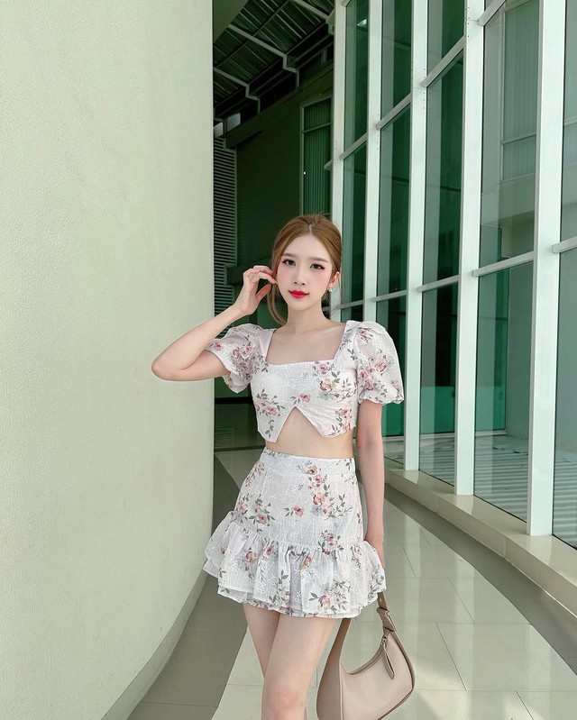 Biến hóa phong cách hè với bảng màu cá tính tone sur tone- Ảnh 6. Biến hóa phong cách hè với bảng màu cá tính tone sur tone- Ảnh 6.
