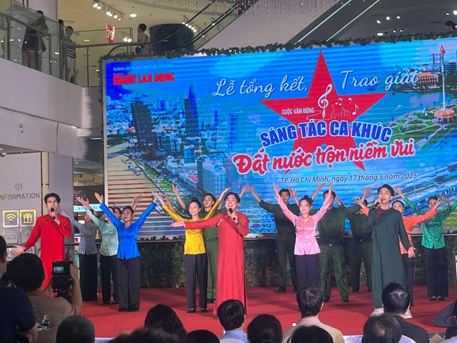 Nguyễn Văn Chung đoạt giải cao nhất cuộc thi sáng tác ‘Đất nước trọn niềm vui’ Nguyễn Văn Chung đoạt giải cao nhất cuộc thi sáng tác ‘Đất nước trọn niềm vui’