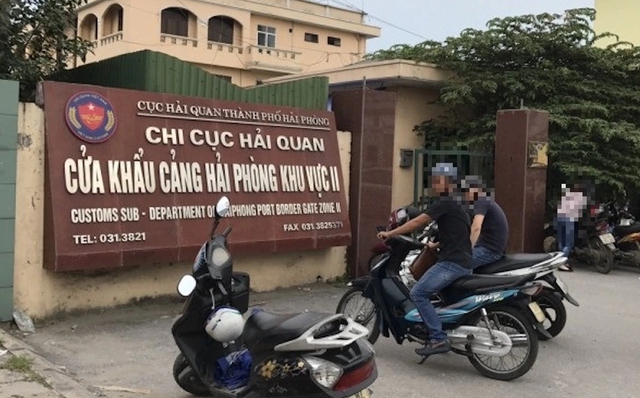 ‘Ông trùm’ gỗ lậu chi 8,1 tỉ đồng hối lộ cán bộ hải quan ‘Ông trùm’ gỗ lậu chi 8,1 tỉ đồng hối lộ cán bộ hải quan